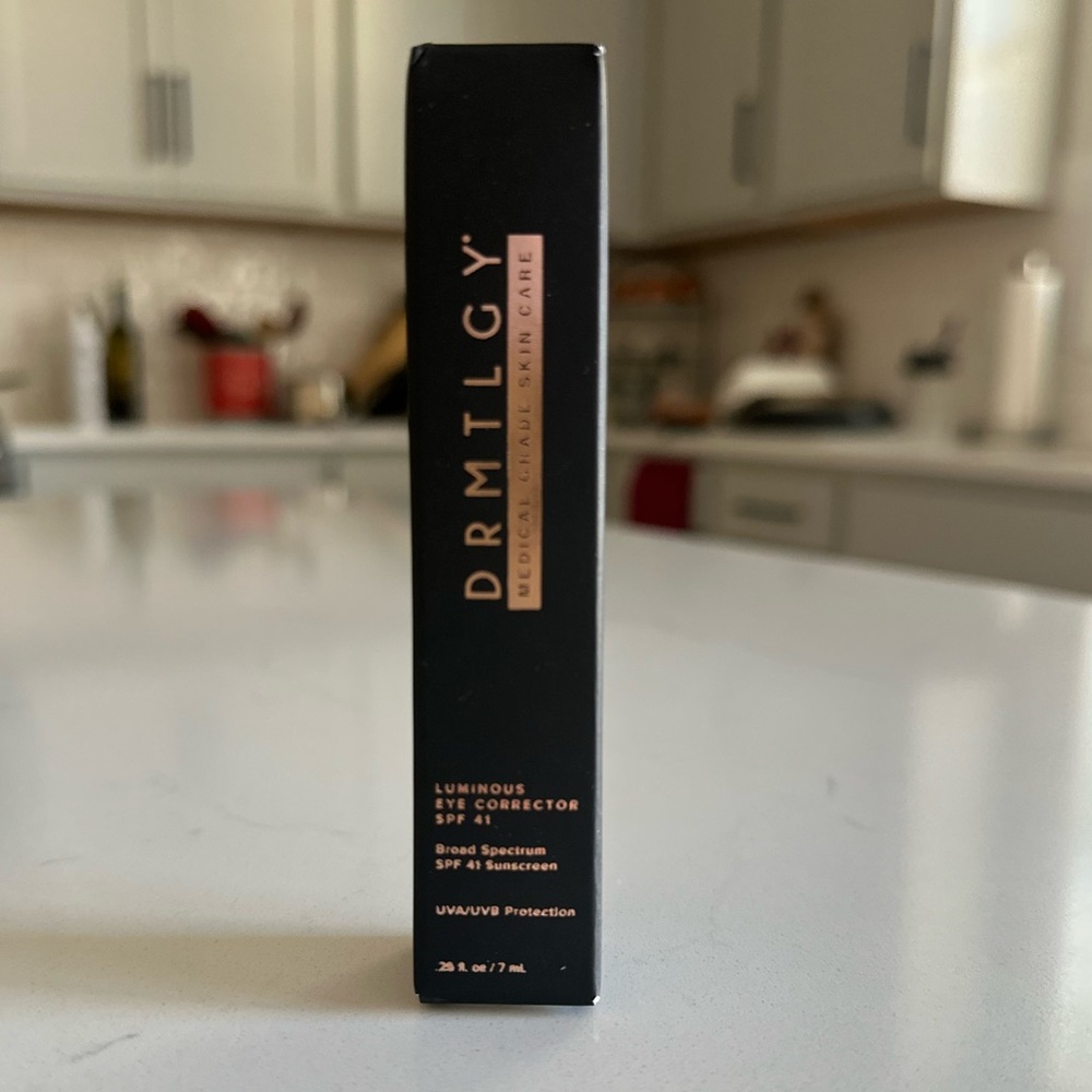 Drmtlgy Luminous Eye Corrector SPF 41, shade Tan (unopened)
